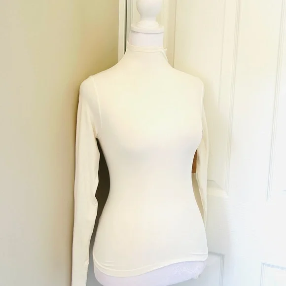NWT Skims Soft Smoothing Turtleneck - Picture 3 of 4